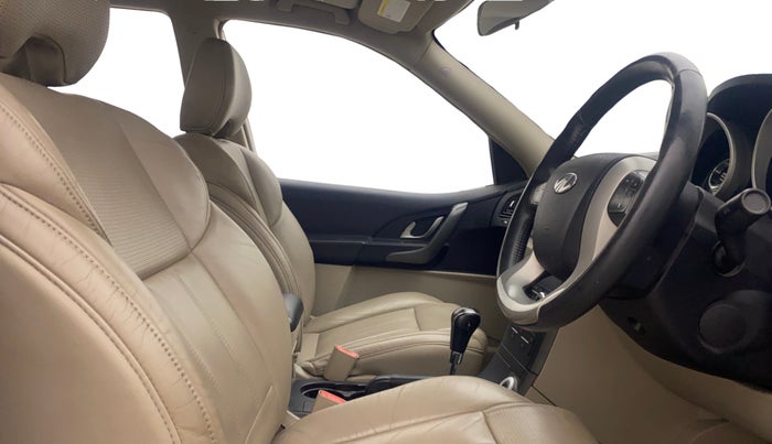 2016 Mahindra XUV500 W10 AT, Diesel, Automatic, 99,877 km, Right Side Front Door Cabin
