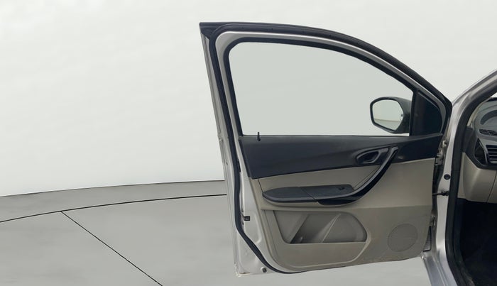 2018 Tata Tiago XT PETROL, Petrol, Manual, 1,28,118 km, LHS Front Door