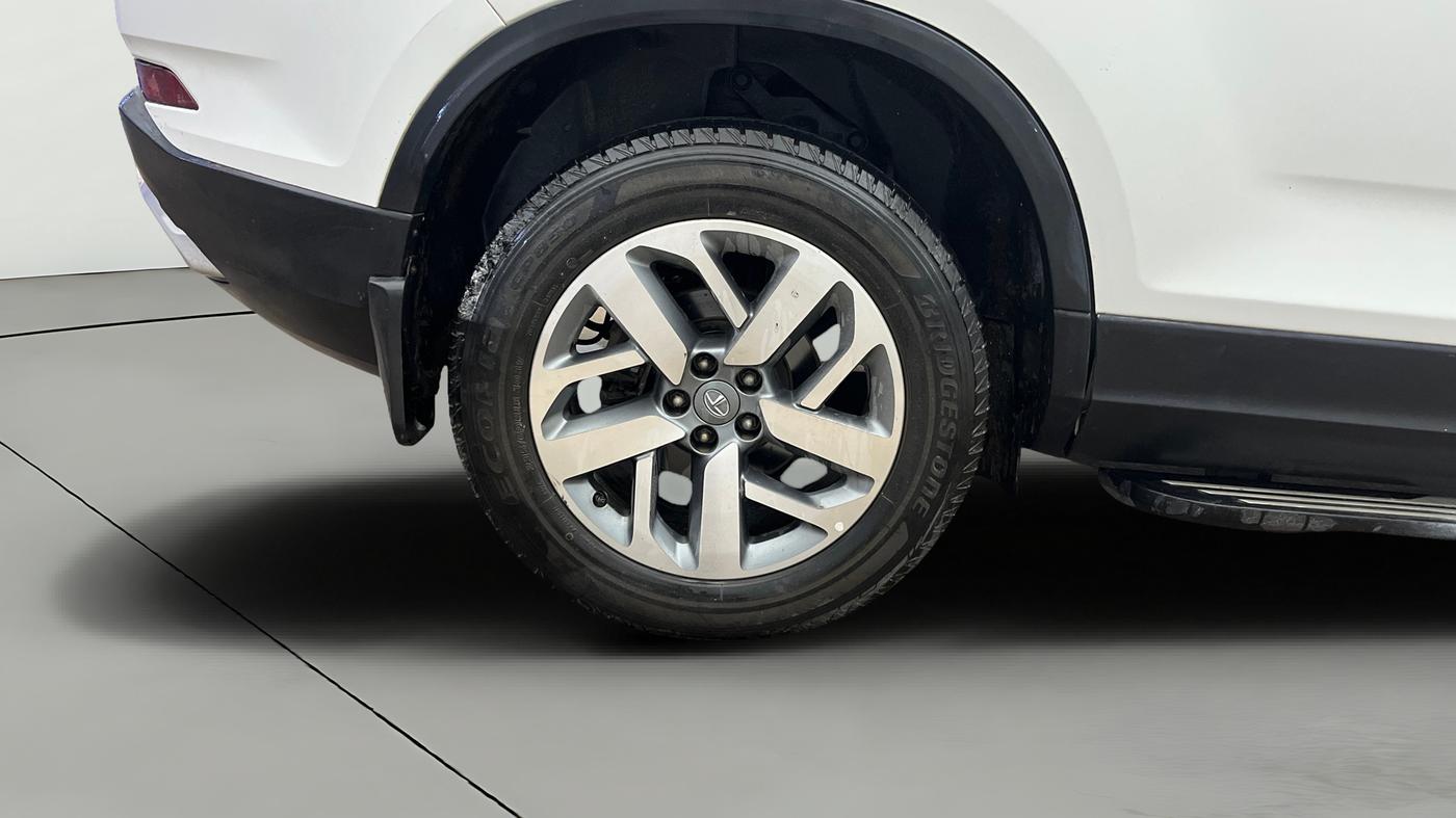 2023 Tata Safari XZ, Diesel, Manual, 40,943 km, Right Rear Wheel