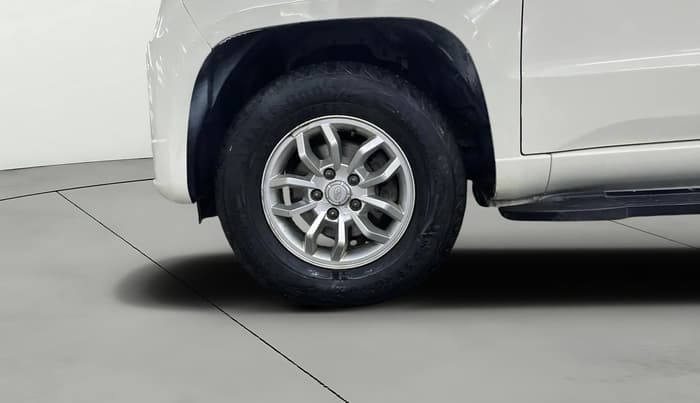 2015 Mahindra TUV300 T8, Diesel, Manual, 81,031 km, Left Front Wheel
