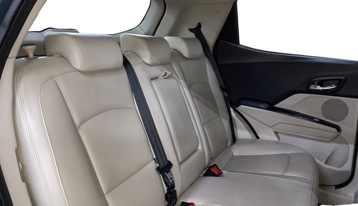 2019 Mahindra XUV300 W8 (O) 1.5 DIESEL, Diesel, Manual, 57,422 km, Right Side Rear Door Cabin