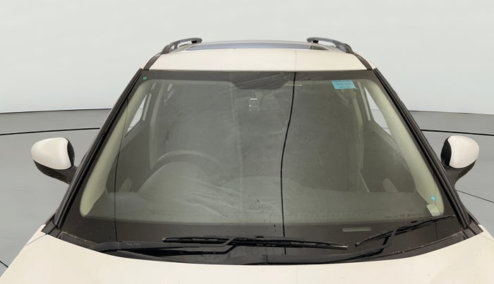2023 Mahindra XUV300 W4 1.2 PETROL, Petrol, Manual, 35,728 km, Front Windshield