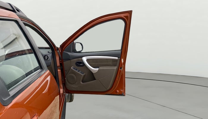 2016 Renault Duster RXL PETROL, Petrol, Manual, 39,124 km, RHS Front Door