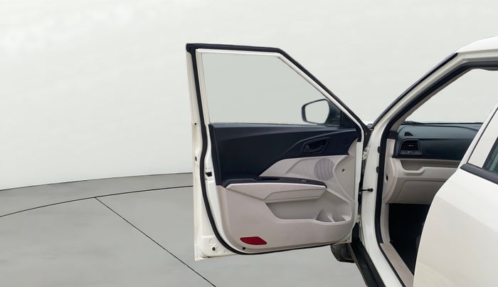 2021 Mahindra XUV300 W4 1.2 PETROL, Petrol, Manual, 26,985 km, LHS Front Door