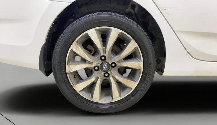 2014 Hyundai Verna FLUIDIC 1.6 CRDI SX AT, Diesel, Automatic, 68,737 km, Right Rear Wheel