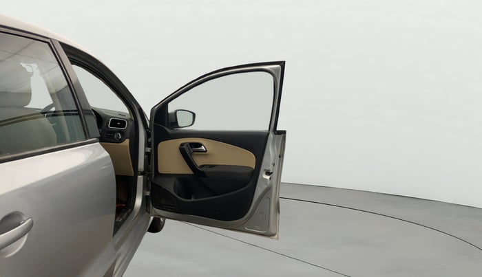 2014 Volkswagen Polo HIGHLINE1.2L, Petrol, Manual, 1,28,170 km, RHS Front Door