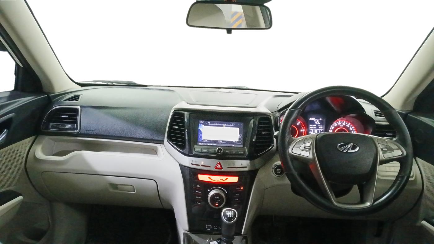 2020 Mahindra XUV300 W8 1.5 DIESEL, Diesel, Manual, 69,693 km, Dashboard