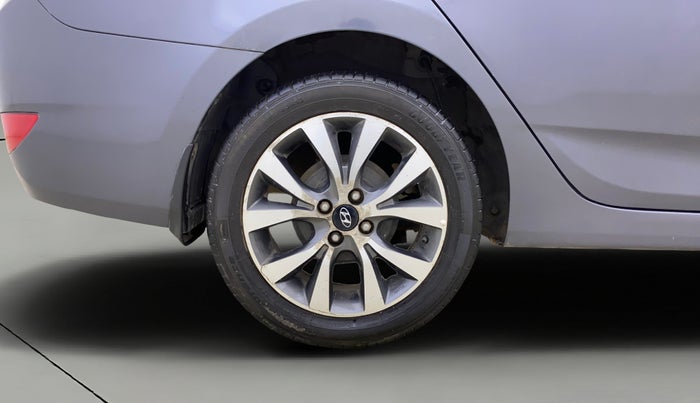 2016 Hyundai Verna 1.6 VTVT SX AT, Petrol, Automatic, 75,781 km, Right Rear Wheel