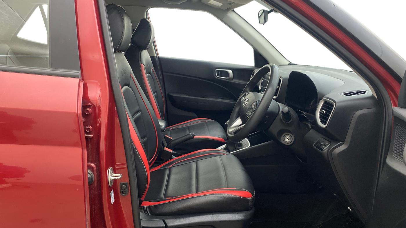 2021 Hyundai VENUE S 1.0 TURBO IMT, Petrol, Manual, 1,21,564 km, Right Side Front Door Cabin