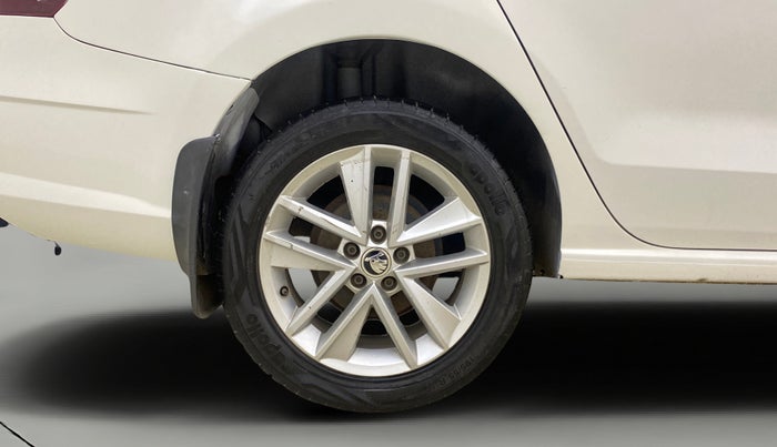 2017 Skoda Rapid STYLE 1.6 MPI AT, Petrol, Automatic, 54,614 km, Right Rear Wheel