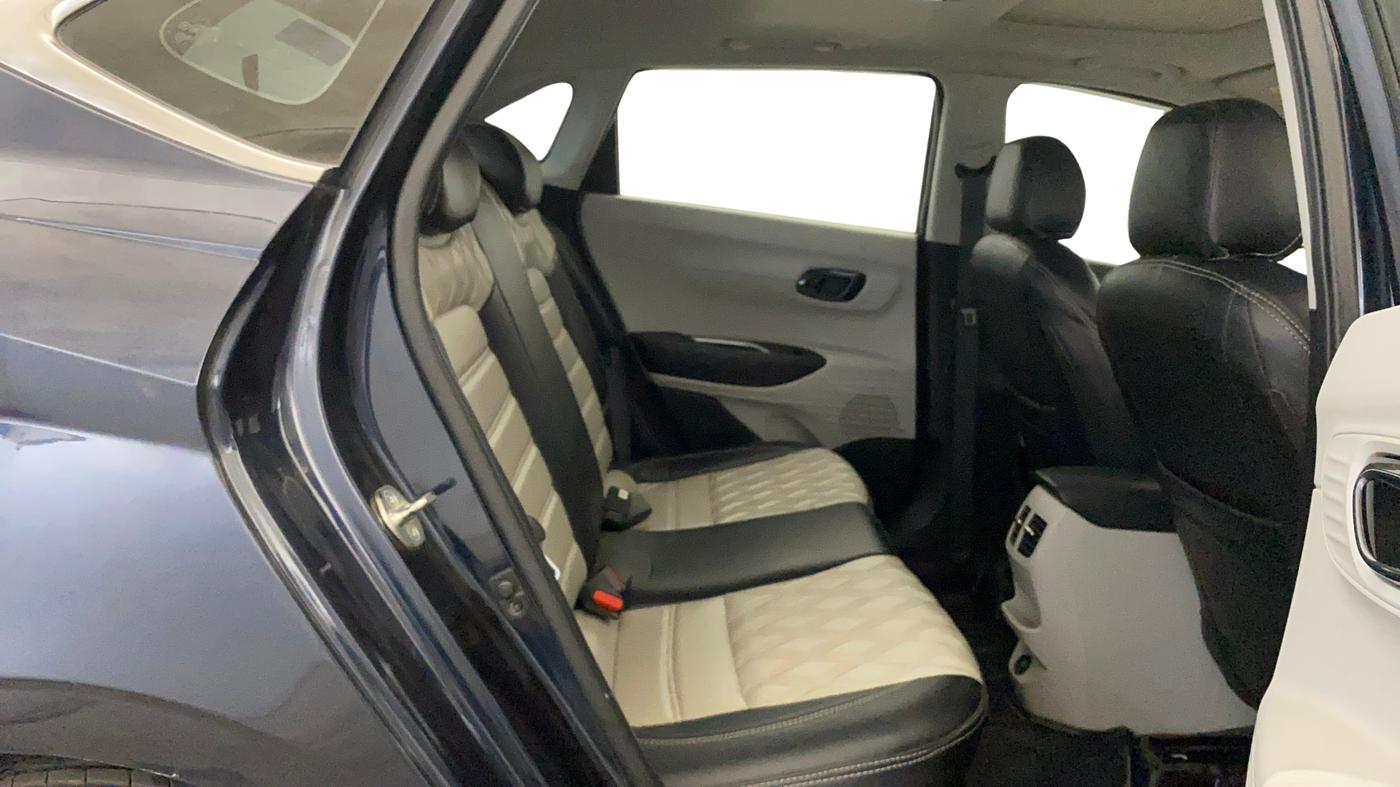 2024 Hyundai NEW I20 ASTA (O) 1.2 IVT, Petrol, Automatic, 26,302 km, Right Side Rear Door Cabin