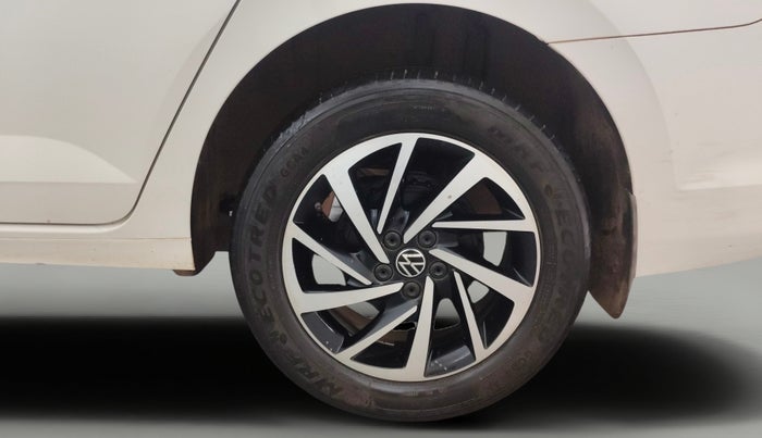 2022 Volkswagen VIRTUS TOPLINE TSI 1.0 AT, Petrol, Automatic, 11,979 km, Left Rear Wheel