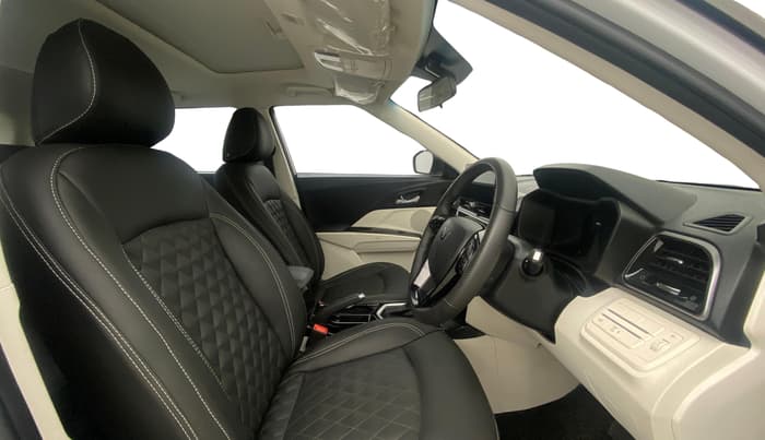 2024 Mahindra XUV 3XO AX5 1.2 L TCMPFI AT, Petrol, Automatic, 12,756 km, Right Side Front Door Cabin