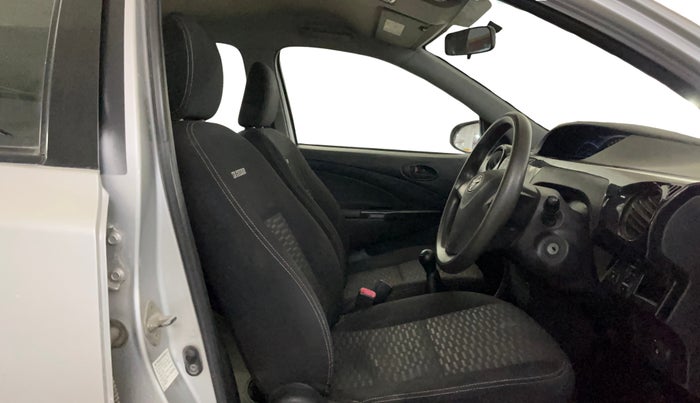 2015 Toyota Etios CROSS 1.2 G, CNG, Manual, 64,189 km, Right Side Front Door Cabin