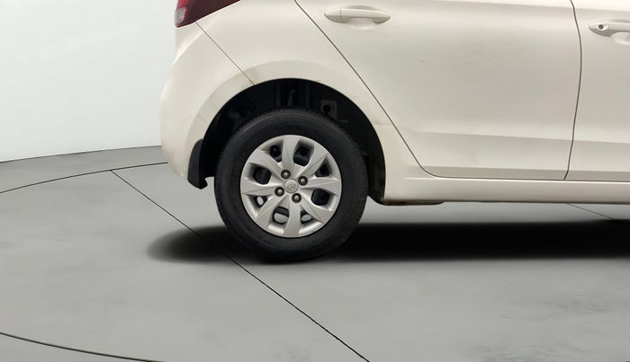 2018 Hyundai Elite i20 MAGNA EXECUTIVE 1.2, Petrol, Manual, 29,948 km, Right Rear Wheel