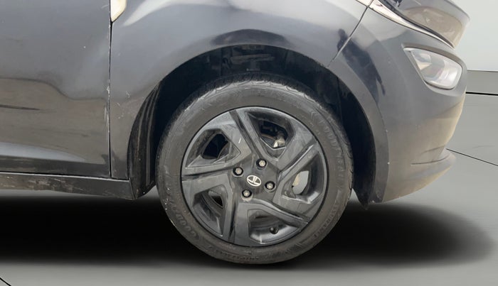 2022 Tata ALTROZ XTA DARK EDTION, Petrol, Automatic, 18,731 km, Right Front Wheel