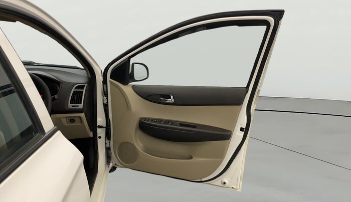 2014 Hyundai i20 SPORTZ 1.2, CNG, Manual, 63,655 km, RHS Front Door