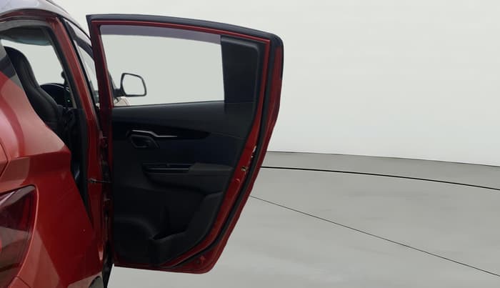 2017 Mahindra Kuv100 K8 6 STR DUAL TONE, Petrol, Manual, 29,019 km, RHS Rear Door
