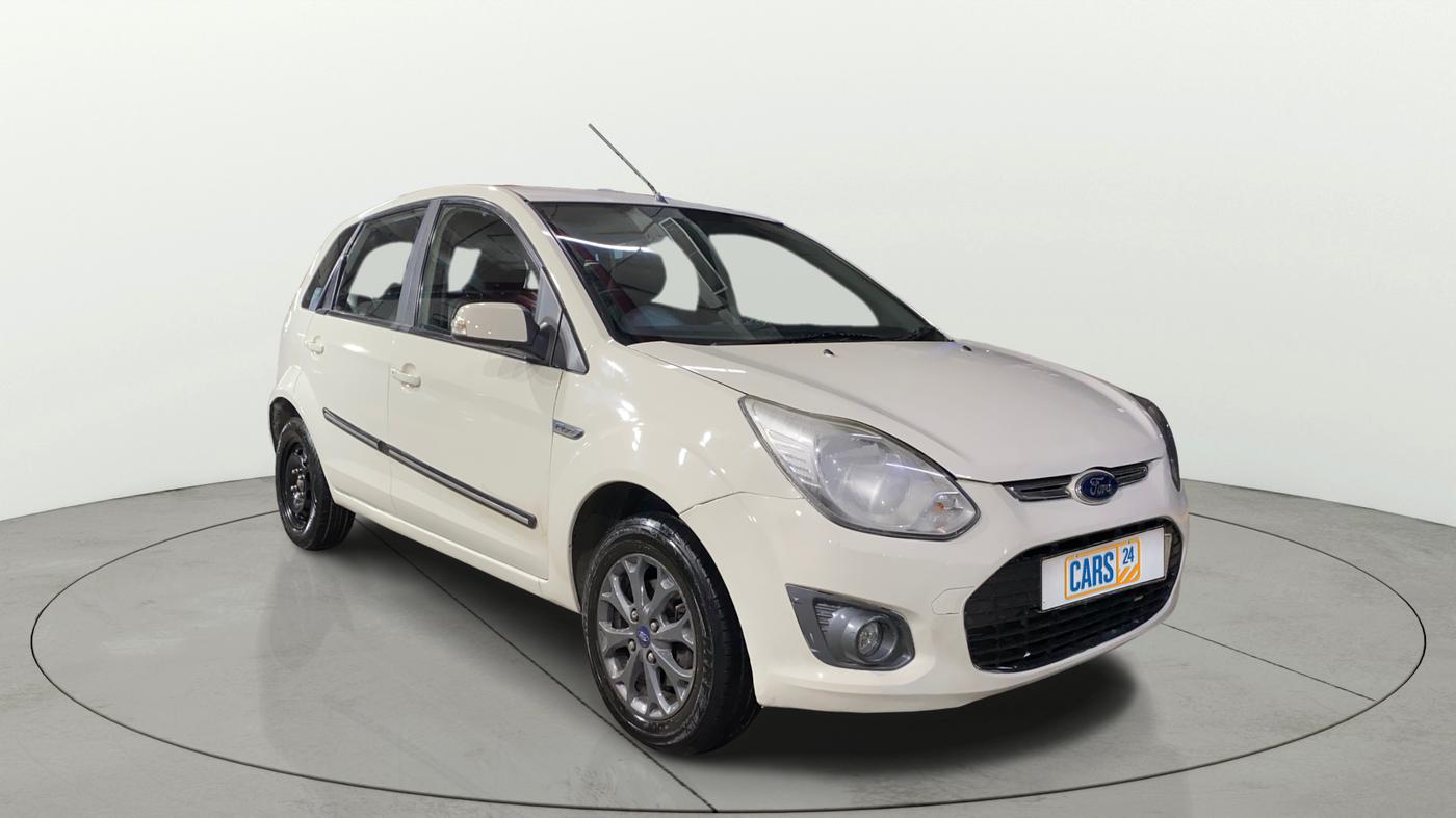 2015 Ford New Figo TITANIUM 1.2 PETROL MT, Petrol, Manual, 77,338 km, Right Front Diagonal