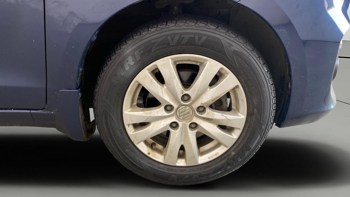 2016 Maruti Ertiga ZXI+, Petrol, Manual, 24,978 km, Right Front Wheel