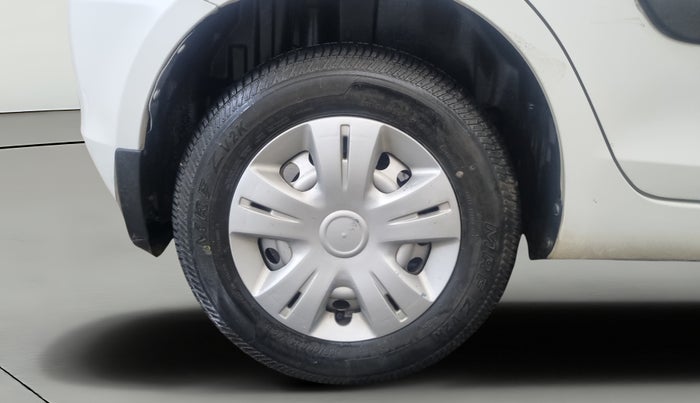 2015 Maruti Swift LXI (O), Petrol, Manual, 23,287 km, Right Rear Wheel
