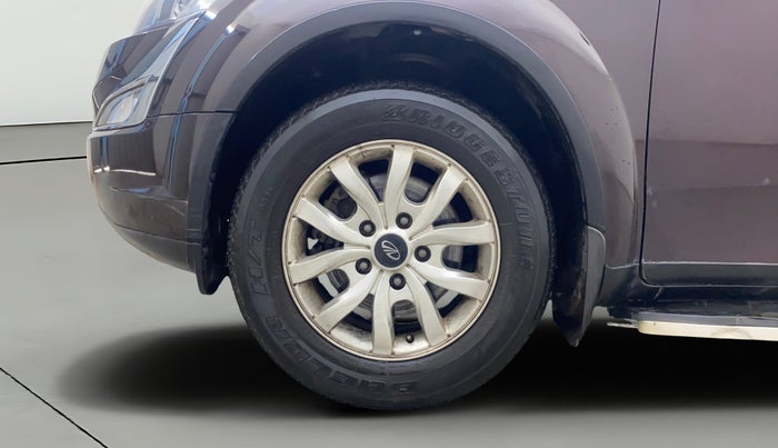 2016 Mahindra XUV500 W10 AT, Diesel, Automatic, 89,467 km, Left Front Wheel