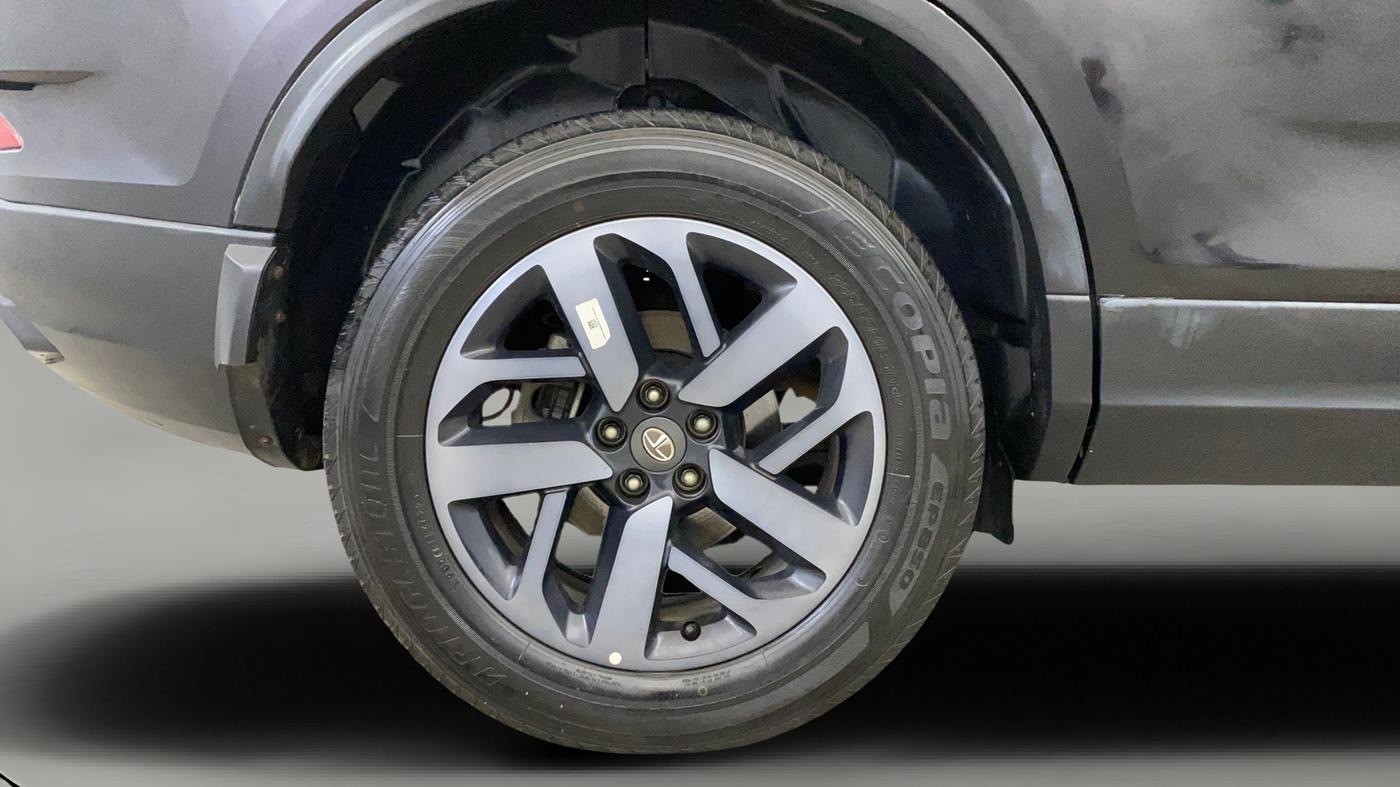 2023 Tata Safari XZA PLUS GOLD, Diesel, Automatic, 39,443 km, Right Rear Wheel