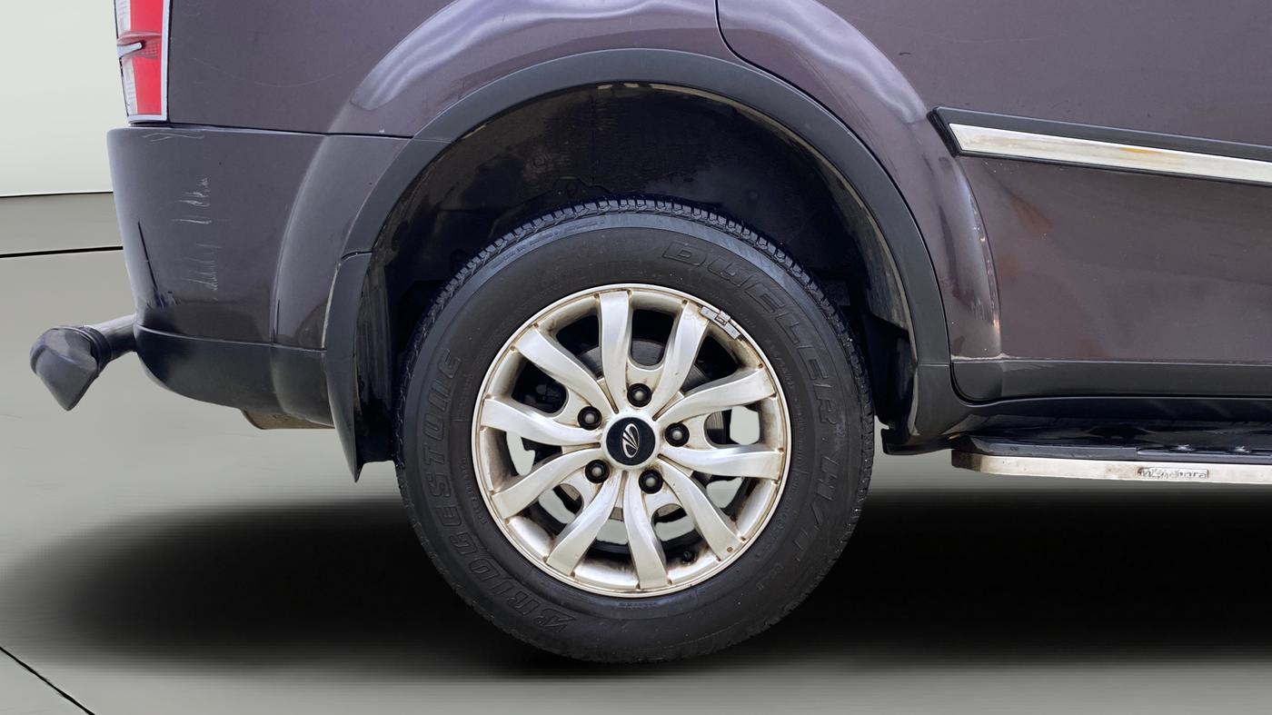2017 Mahindra XUV500 W10 AT, Diesel, Automatic, 56,401 km, Right Rear Wheel