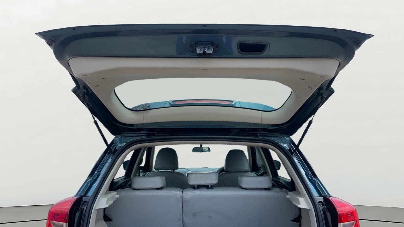 2020 Mahindra XUV300 W6 1.5 DIESEL AMT, Diesel, Automatic, 83,723 km, Boot Door Open