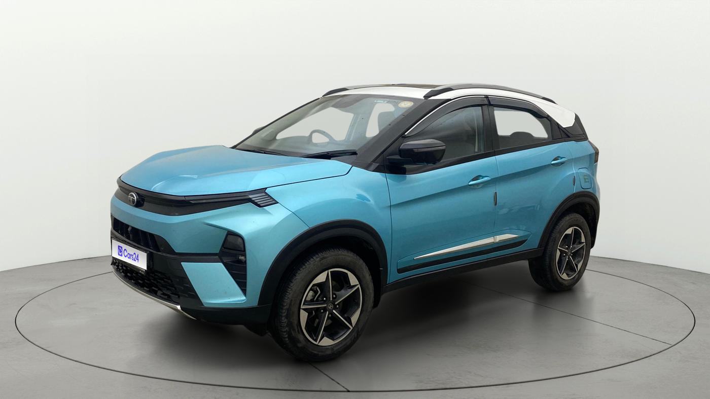 2025 Tata NEXON FEARLESS + SUNROOF DUAL TONE 1.2 PETROL, Petrol, Manual, 23,000 km, Left Front Diagonal