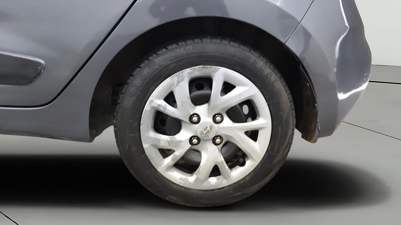 2017 Hyundai Grand i10 SPORTZ (O) 1.2 KAPPA VTVT, CNG, Manual, 91,353 km, Left Rear Wheel