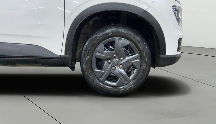 2023 Hyundai VENUE SX 1.2 PETROL, Petrol, Manual, 19,822 km, Right Front Wheel