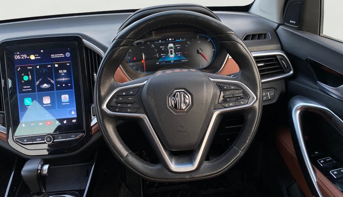 2022 MG HECTOR PLUS SHARP 1.5 PETROL TURBO CVT 6-STR, Petrol, Automatic, 76,670 km, Steering Wheel Close Up