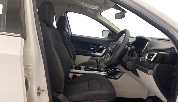 2022 Tata Safari XT, Diesel, Manual, 66,443 km, Right Side Front Door Cabin