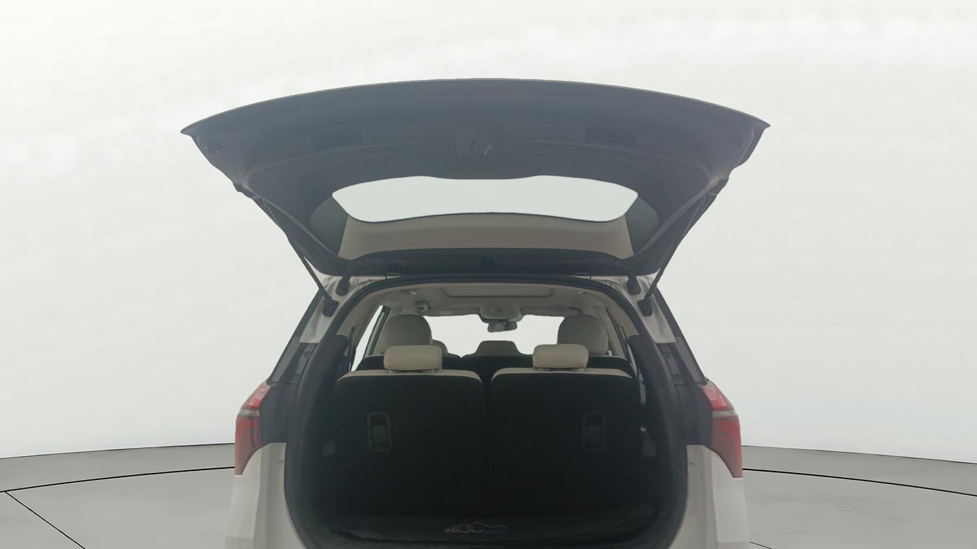 2023 Mahindra XUV700 AX 7 LUXURY P AT 7 STR, Petrol, Automatic, 42,955 km, Boot Door Open