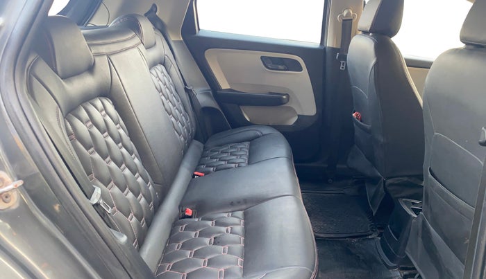 2022 Tata ALTROZ XT DIESEL, Diesel, Manual, 32,769 km, Right Side Rear Door Cabin