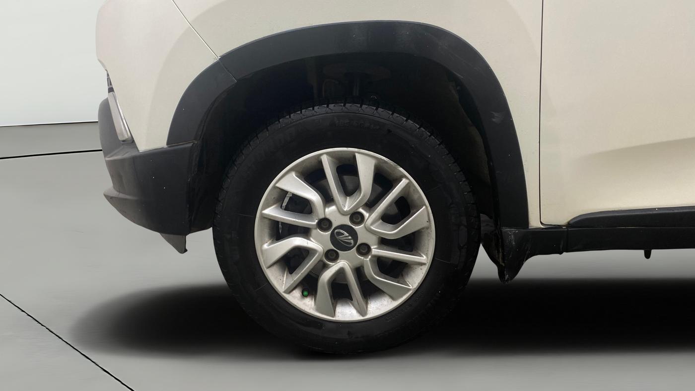 2016 Mahindra Kuv100 K8 D 5 STR, Diesel, Manual, 89,762 km, Left Front Wheel