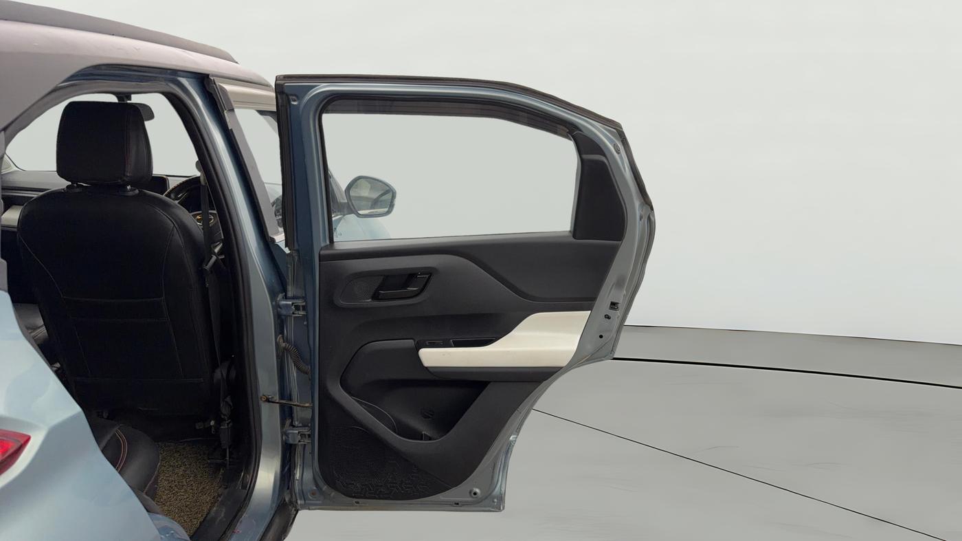2022 Tata PUNCH ACCOMPLISHED MT, CNG, Manual, 95,049 km, RHS Rear Door