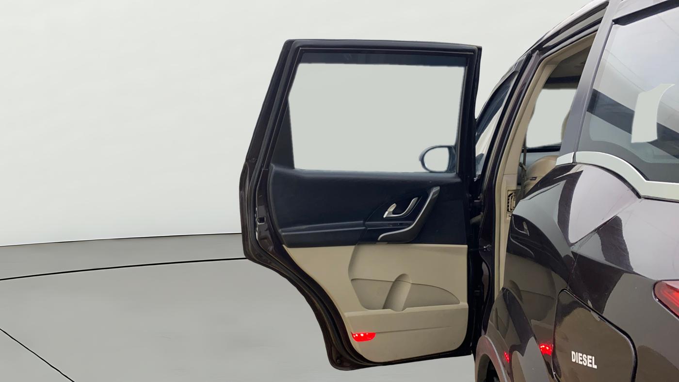 2017 Mahindra XUV500 W10, Diesel, Manual, 84,001 km, LHS Rear Door