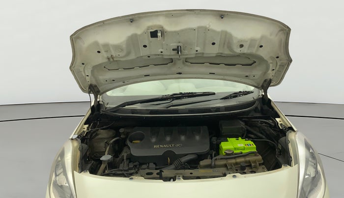 2014 Renault Scala RXL DIESEL, Diesel, Manual, 1,15,385 km, Open Bonet