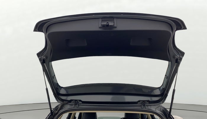 2015 Volkswagen Polo HIGHLINE1.2L, Petrol, Manual, 59,990 km, Boot Door Open