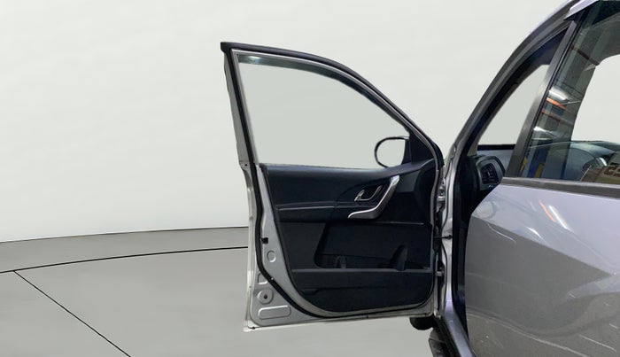 2018 Mahindra XUV500 W9 AT, Diesel, Automatic, 88,814 km, LHS Front Door