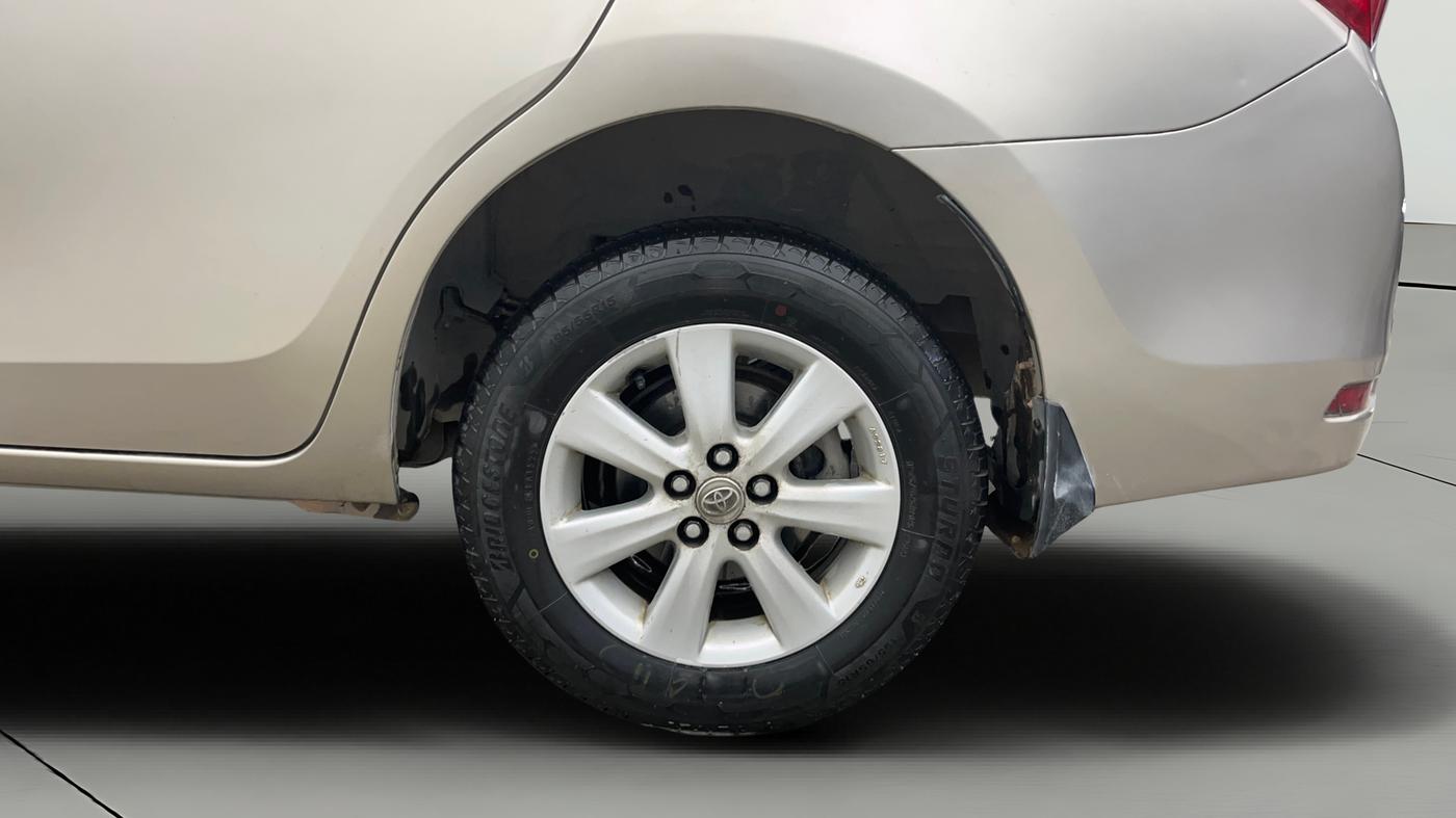 2015 Toyota Corolla Altis G PETROL, Petrol, Manual, 1,02,213 km, Left Rear Wheel