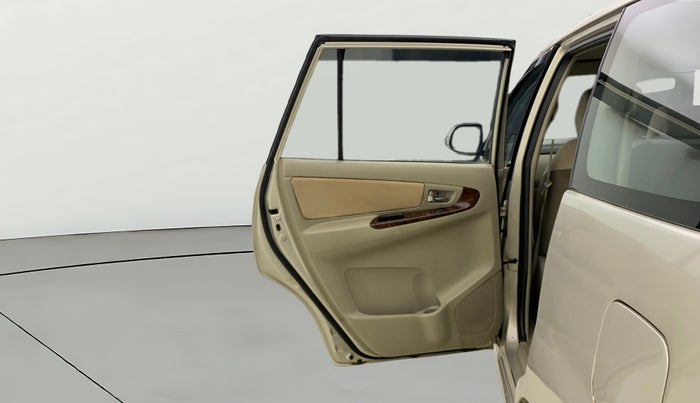 2014 Toyota Innova 2.5 VX 8 STR, Diesel, Manual, 79,175 km, LHS Rear Door