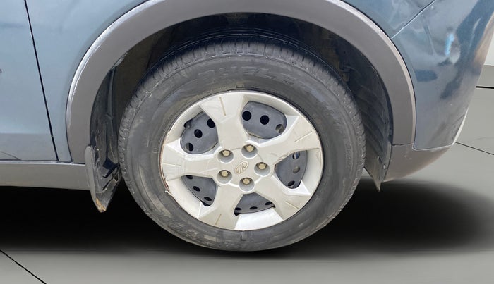 2021 Mahindra XUV300 W6 1.2 PETROL AMT, Petrol, Automatic, 19,551 km, Right Front Wheel