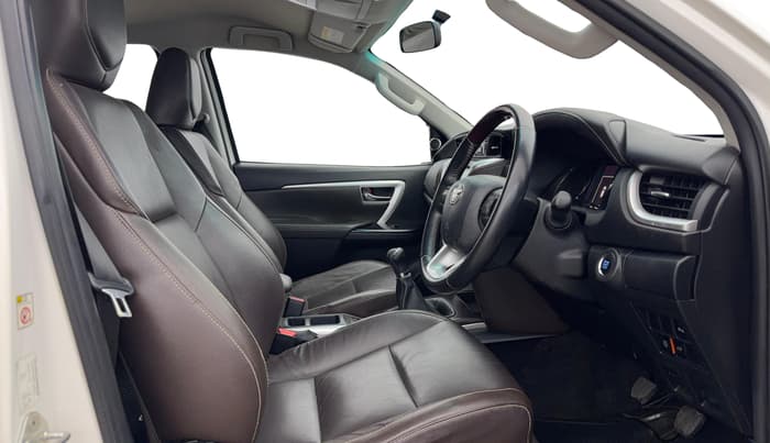 2017 Toyota Fortuner 2.7 4X2 MT, Petrol, Manual, 48,518 km, Right Side Front Door Cabin