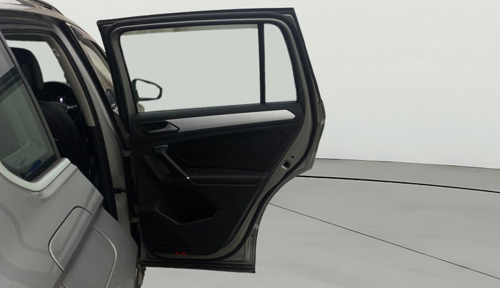 2017 Volkswagen TIGUAN COMFORTLINE TDI AT, Diesel, Automatic, 97,789 km, RHS Rear Door