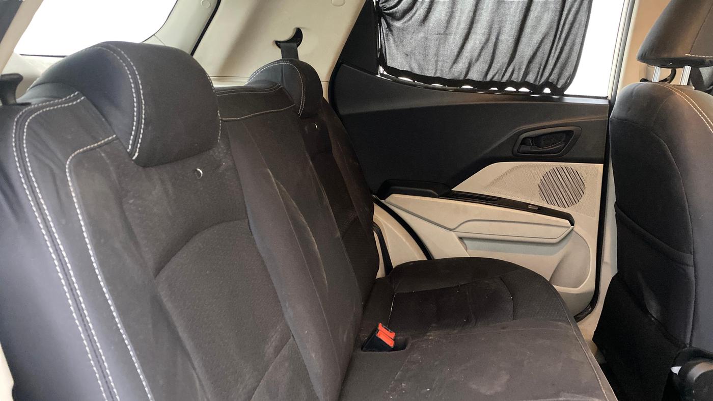 2022 Mahindra XUV300 W8 (O) 1.2 PETROL AMT, Petrol, Automatic, 80,718 km, Right Side Rear Door Cabin