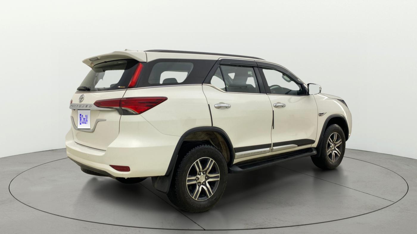 2017 Toyota Fortuner 2.8 4X2 MT, Diesel, Manual, 98,868 km, Right Back Diagonal