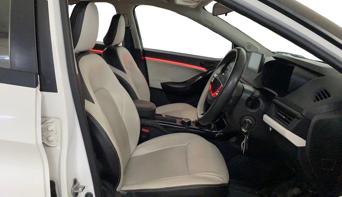 2023 Tata NEXON PURE SUNROOF 1.2 PETROL, Petrol, Manual, 27,227 km, Right Side Front Door Cabin